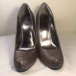 Bamboo round toe pumps